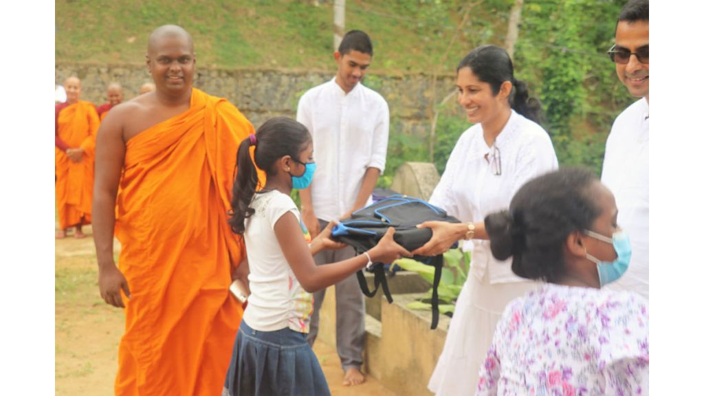  2021 නව වසර ආරම්භයේ මෙත් බෝ සෙවනින් අවට ගම්මාන වල දුවා දරුවන්ට පාසැල් උපකරණ
